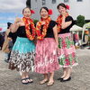 色とりどりのパウスカートが華やかですね！「那珂川市 フラダンス教室 青空マーケット@ミリカローデンで踊らせて頂きました！」