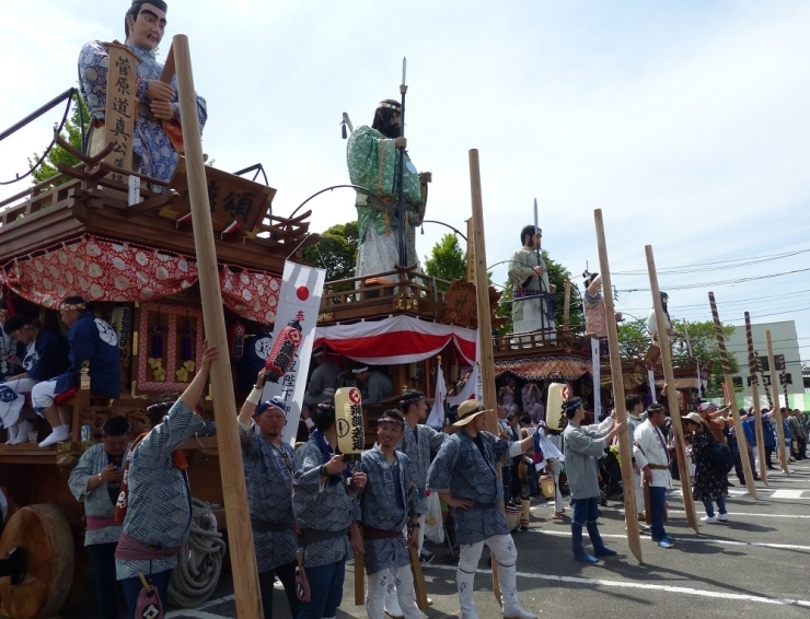 五地区の山車が麻生公民館に勢ぞろい！