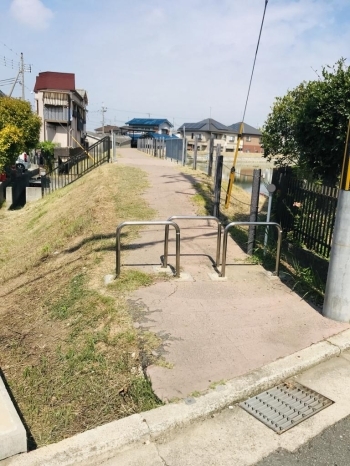 池周り歩道