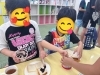今日は何を乗せようかな～？とニコニコです😊「本日の活動の様子をお見せします😊🥪」
