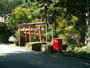 赤い鳥居の大岩稲荷