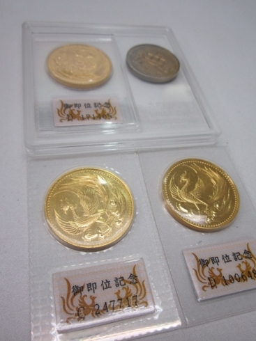 「三田市からのお客様、天皇陛下御即位記念10万円金貨のお買取り！ 金貨や記念メダルなどのお買取りは“おたからやＪＲ伊丹店”まで！」