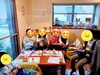 お菓子は一人ずつラッピング、さあ何が入ってるかな「5年ぶりのクリスマス会」