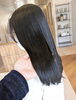 輝くロングヘアは、ここで叶う「触れた瞬間、違いがわかる。 “本物の艶”と“芯からの補修”」