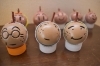 さて、誰でしょうか?なし坊、かおりの…。「『しろいガチャ』を紹介する「なし坊」を見て彫ったゴルフボールなし坊ファミリー」