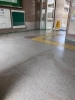 昔ながらの「人研ぎ」廊下もASL「小学校の安全対策にも「ASL滑り止め」」