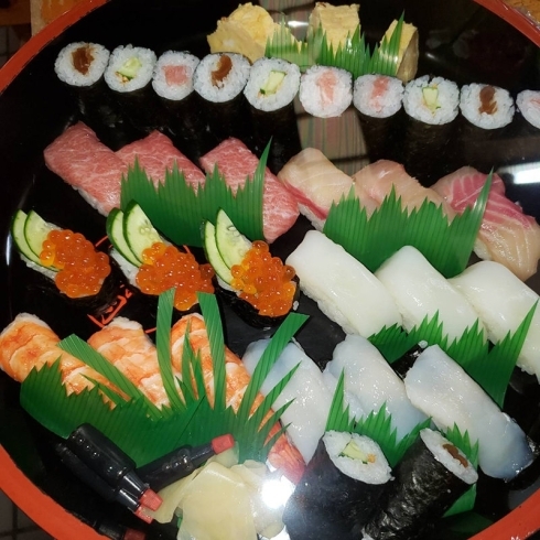 寿司orちらし丼 1,400円（税込）「テイクアウトやってます！【美味しいうなぎ　新鮮な魚を使った絶品寿司】」
