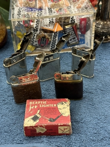 後の3台はノズルの整備中 タバコに火は着けられます「ビンテージ BEATTIE JET LIGHTER パイプ&タバコ 箱入」