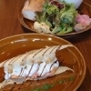 サーモンのポワレランチ~じゃがいもと自家製グリークヨーグルトソースミルフィーユ仕立て~