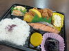 満腹！焼き魚と唐揚げぎっしり弁当「会社・施設向け　日替わり配達弁当のご相談承ります」