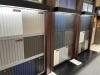 「新商品の外壁材を実際に手に取って確認」「外壁は「並べて・触って」初めてわかる  ― KMEW新商品展示会で感じたこと ―」