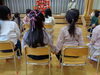 ひなまつり会にて可愛い後ろ姿…出会えてよかったね♡「サプライズ！年長さんありがとう！大好き！」