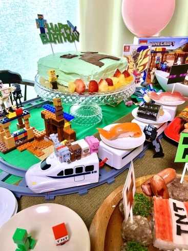 お寿司トレイン「マインクラフト誕生日パーティ！」