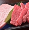 しまね和牛サーロイン：左・しまね和牛特上カルビ：右「☆鉄板焼藤増☆ 団体様のご予約も受付中でーす＼(^o^)／」