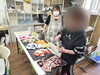 【オリーブレク】母の日プレゼント作り_お菓子の詰めていく「【オリーブレク】世界にひとつだけの“じゃがりこ”！？母の日プレゼント作りをしました🌺」