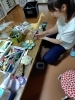 おかあさんと交代「キリン色塗り開始」