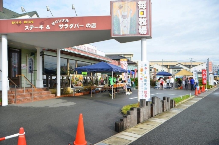 毎日牧場さんの店舗前駐車場で朝市開催！