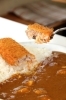 スプーンで切れるほどカツは柔らか、カレーとの相性は抜群♪「本家絶品煮込みカツカレーの店」