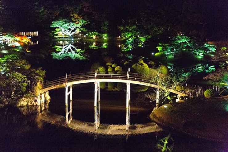 幻想的な夜の散策を 栗林公園秋のライトアップ19 香川のイベントまとめ まいぷれ 高松市