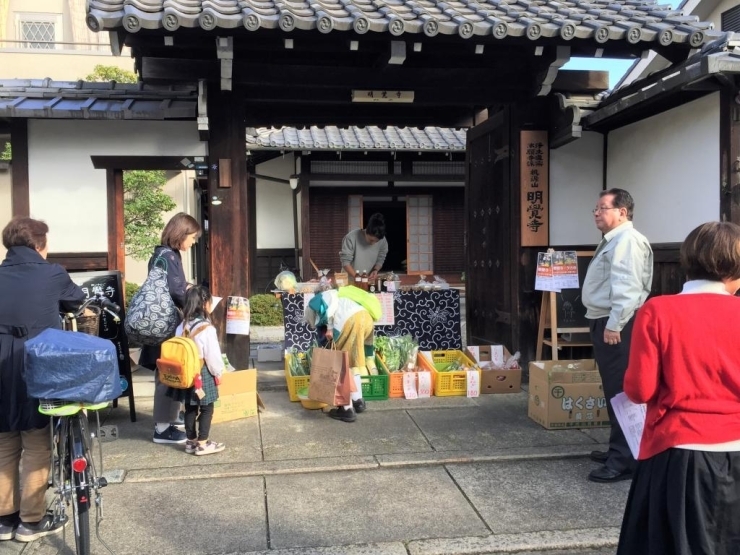 京都駅からほど近い明覺寺さんで2ヶ月に一度開催されています