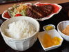 「池田産の新鮮野菜と味噌カツを一緒に味わう味噌カツ定食がおすすめ。」