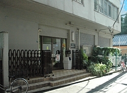 「歌舞伎町清掃センター」歌舞伎町・西新宿地区の清掃拠点です。