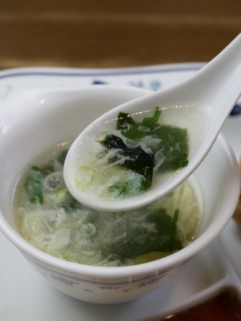 濃い味の中華スープもご飯に良く合います