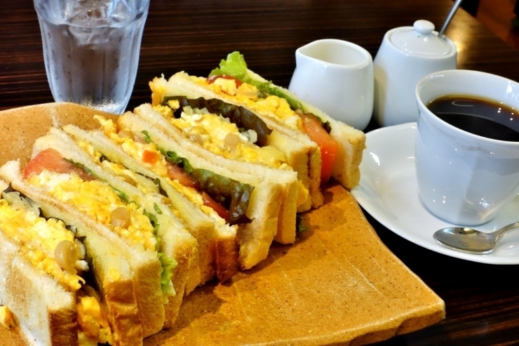 『京風煮豆のエッグトーストサンド』＋コーヒー　830円（税込）