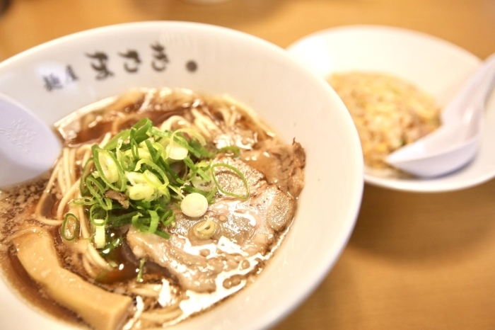 こだわりぬいた究極の醤油ラーメン。「こういうのが食べたかった」と思える一杯が待っています。