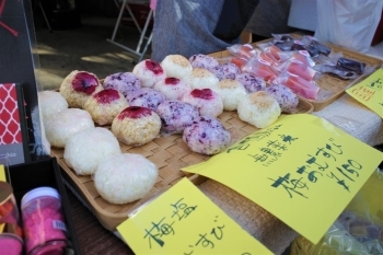 手作りのおにぎり、いくつか買って梅の花を見ながら食べるのもいいな～。