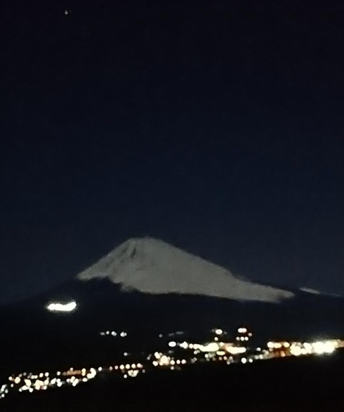 【流れ星 さんからの投稿】<br> 夜勤の疲れた帰り道はっと気づきました^^