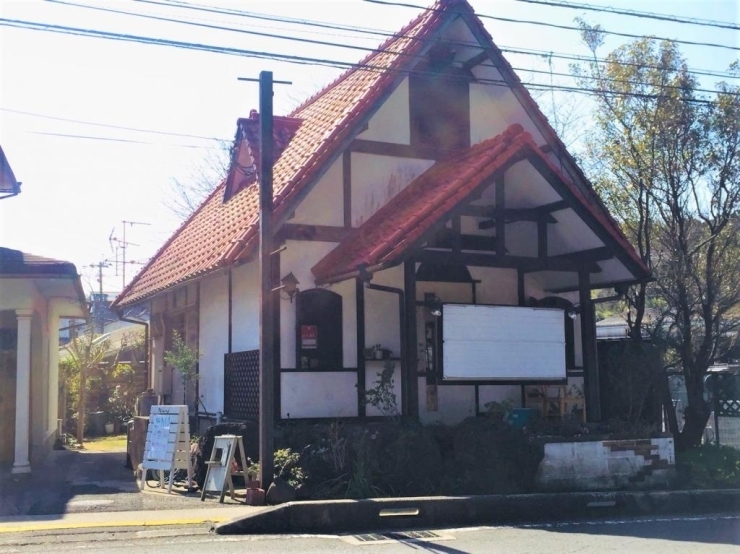 まるで家のような佇まいのお店。通り過ぎないように気を付けて下さいね！