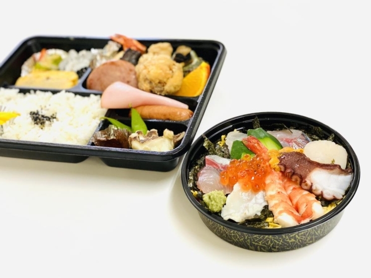 手前：海鮮丼　1,100円　奥：お弁当　1,500円<br>※お弁当は1,000円～承っています。