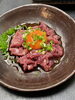 馬肉月見ユッケ「魚沼市の和食料理店　旬食や　香秀(かしゅう)です　新米になりました！」