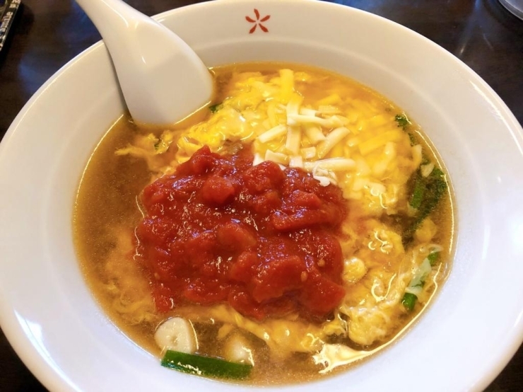 トマト辛麺にチーズをトッピング☆　辛さは無辛（0辛）です！