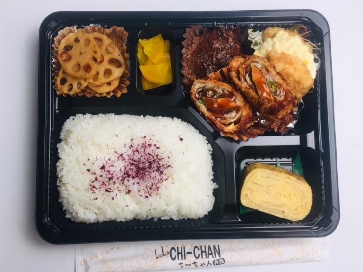 デラックス弁当（600円）。こちらのお弁当もオススメです！