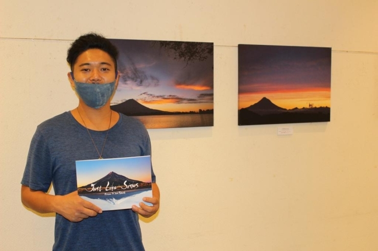 写真家 伊藤秀海さん<br>左側は富士山、右側はニュージーランドの山の素敵な夕景です