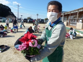 行方市花生産組合長　須貝　稔氏（須貝花園）