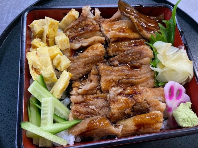 炙ったあなごに甘いタレをかけてあなご重完成!「あなご重【鴻巣市寿司屋 寿し屋のいしい】」