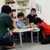 BB育ちの大学生が作文中の小学生を見守り中😊「五文型ってめっちゃ簡単〜生徒さんからの気付き　【伊丹の幼児・小学生・中学生指導塾　本物の国語・英語を学ぶ】」