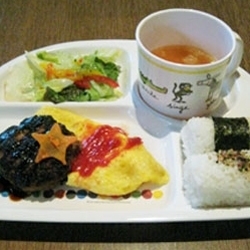 ☆低アレルギー卵使用のキッズランチ☆「Cafe Restaurant Comodo」