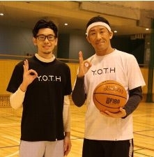 田村裕さん(右)・丸塚啓太さん 摂南大学バスケットボール部監督