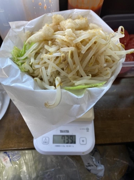 重さを量らせてもらうと総重量739g…!!