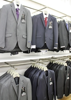 Italyの生地を使用したスーツ。「紳士服エッジ出雲店」