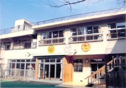「東京母子愛育会保育園」定員100名、「東京母子」「東母」と親しまれる歴史ある保育園