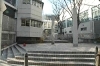 「落合中学校」閑静な住宅街に位置する豊かな緑に囲まれた中学校