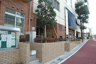 「上落合児童館」落合駅・中井駅から近く、立ち寄りやすい広々した児童館