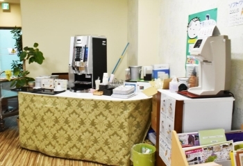 お茶は無料、珈琲は200円。夏場はセルフのソフトクリームが人気！