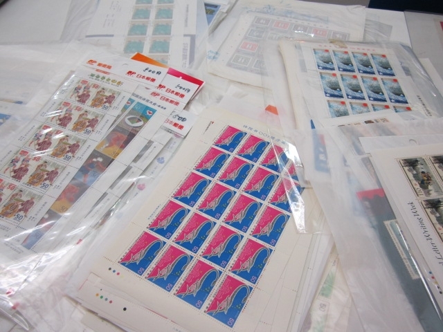 「川西市からご来店です。大量！記念切手のお買取り！ 」