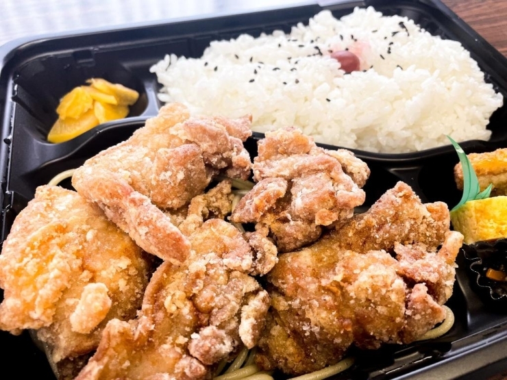 うわ～！さすが唐揚げ専門店のお弁当！！　唐揚げがBigです！！